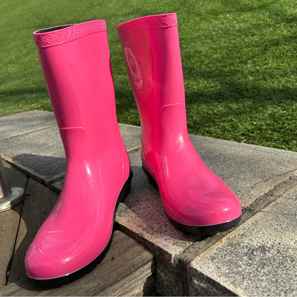 UGG Sienna rain boots in high gloss pink color. Size US 6